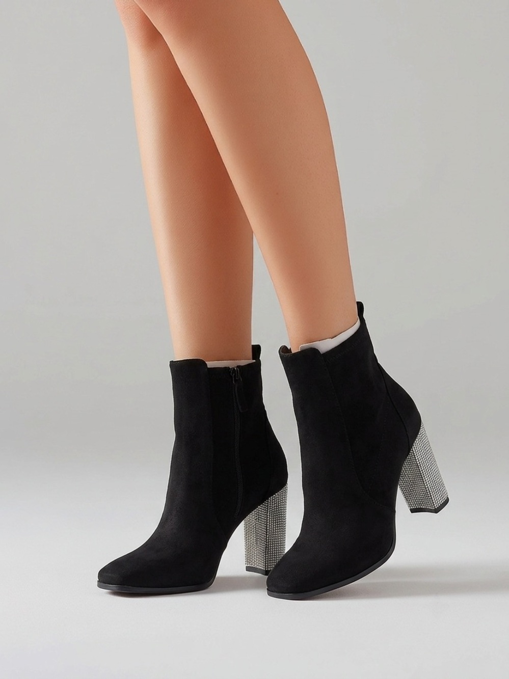Aldo NWOT Aurla Classic Ankle Booties with a Jewel thick Heel and side zip.